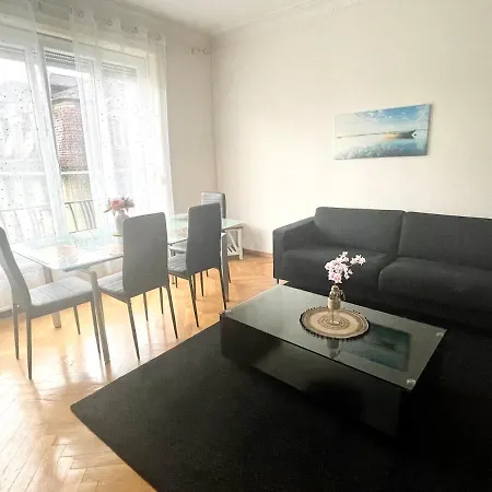 6 Minutes Walking From The Train Station *